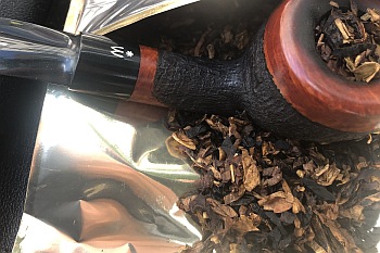 Der Blend wurde aus Virginia-, Burley- und Cavendish-Tabaken von drei Kontinenten komponiert